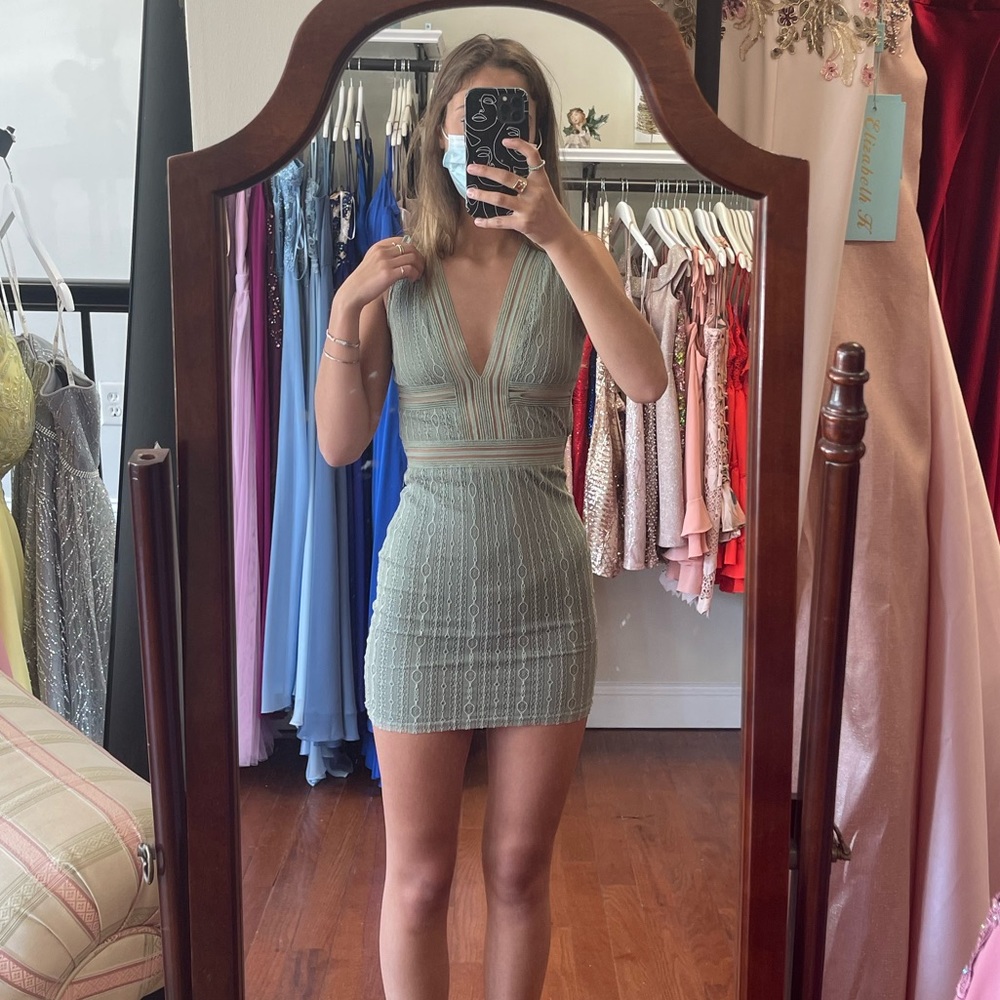 SHORT GREEN LACE DRESS